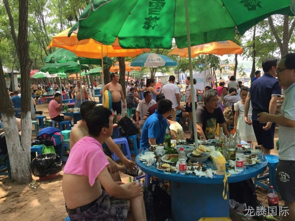 工会组织员工开展夏季海上消暑活动